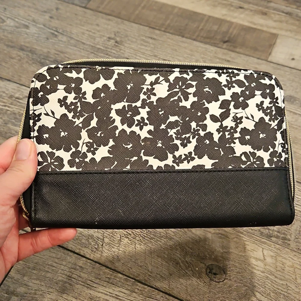 Isaac Mizrahi Black and WhiteFloral Pencil case
